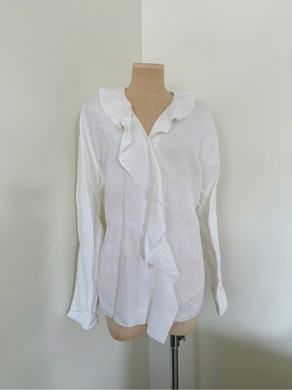 Vintage SHAMASK Linen Ruffled V-Neck Long-Sleeve Blouse in White
